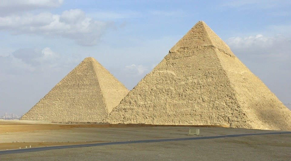 cropped-pyramid-66361_960_720.jpg